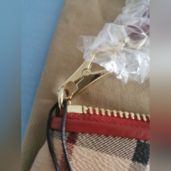 Authentic Burberry small handbag - Picture 4 of 9